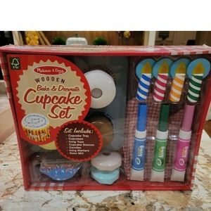 Melissa & Doug Bake & Decorate Cupcake Set - New